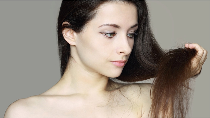 Cabelo ressecado ou cabelo poroso? Conheça todas as diferenças entre o ressecamento e a porosidade nos cabelos. Saiba também como tratar os cabelos nos dois casos.