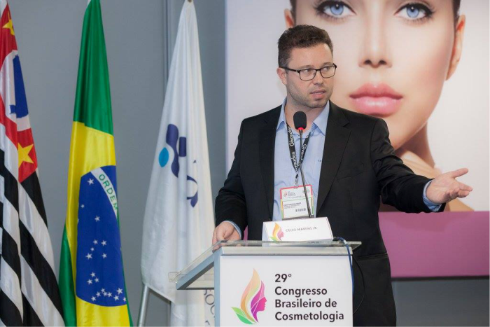 O diretor técnico da Grandha, Celso Martins Junior, recebeu menção honrosa no 29° Congresso Brasileiro de Cosmetologia por seu distinto trabalho com o ativo Tioglicolato de AMP.