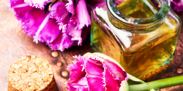 O que é aromaterapia? Óleos essenciais, vegetais, argilas, chás, águas nutritivas e muito mais com Grandha.