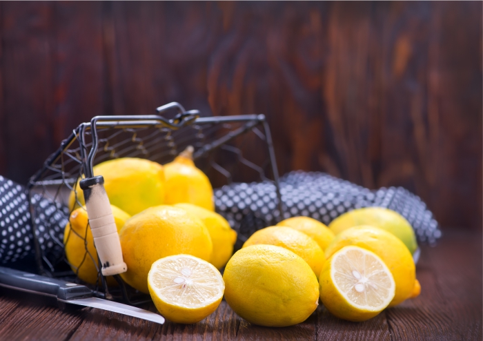 Óleos essenciais do limão siciliano e de outras frutas cítricas possuem citral.