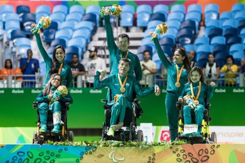 Evani Calado é medalhista de ouro nas paralimpíadas Rio-2016.